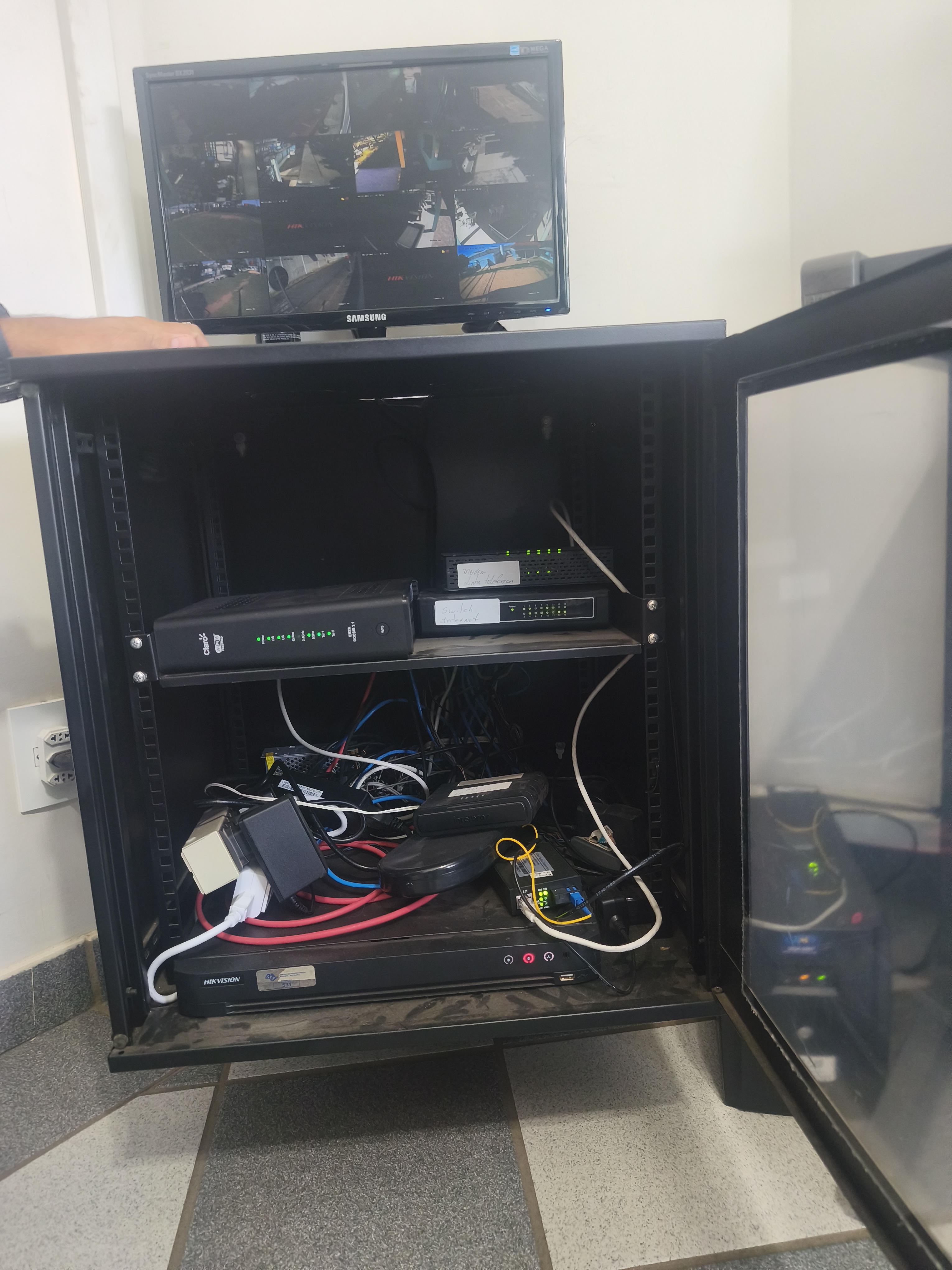 Visão Geral do Gabinete e Monitor