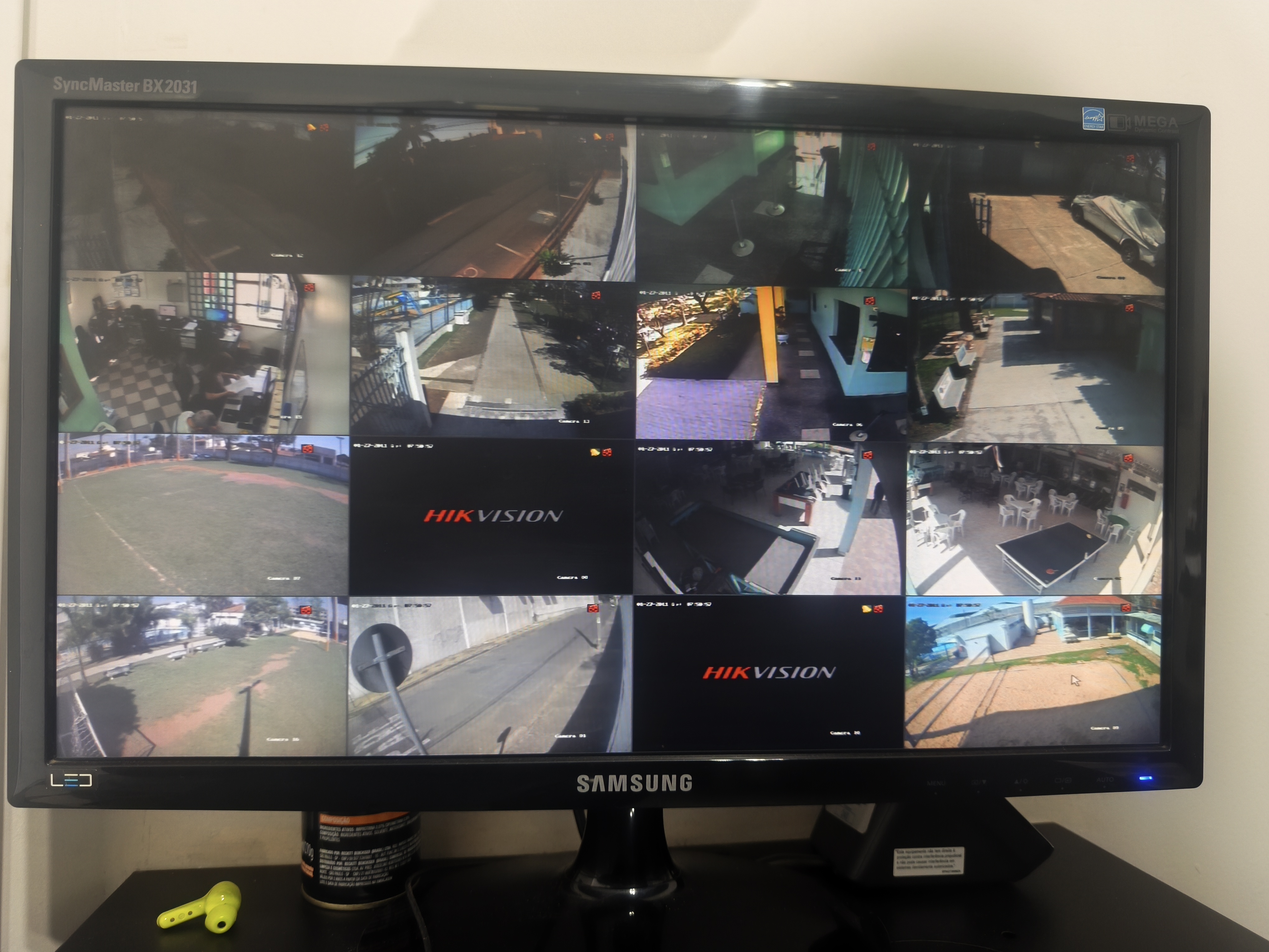 Monitor de 16 Câmeras Hikvision